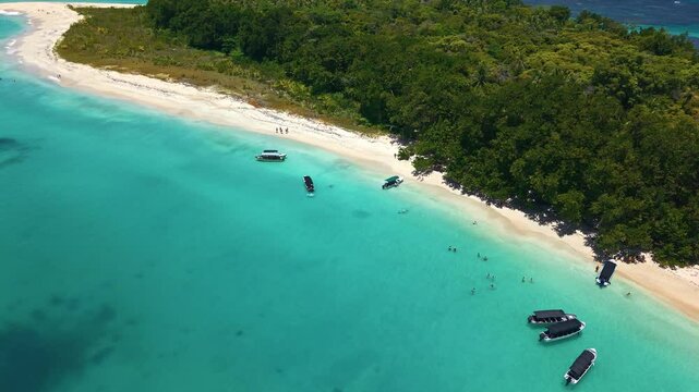 Cayos Zapatilla - Tropical Island In Bocas del Toro Archipelago In Panama, With Anchored Boats And Tourists Offshore. descending drone, tilt-up shot