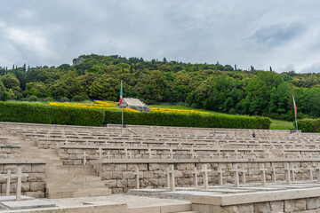 Polski Cmentarz Wojenny Monte Cassino, groby © Marcin