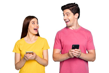 Naklejka premium Portrait of his he her she nice attractive charming lovely addicted cheerful cheery couple using cell feednews like share media isolated over bright vivid shine vibrant green turquoise background