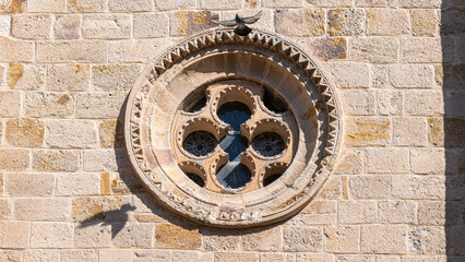 Detalle rosetón en la iglesia románica siglo XII de Santa María Magdalena en Zamora, España