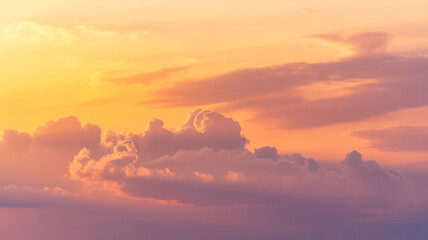 Fototapeta premium Golden hour cloudscape dramatic sunset sky