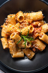 Maccheroni al ragù di manzo, cibo italiano 