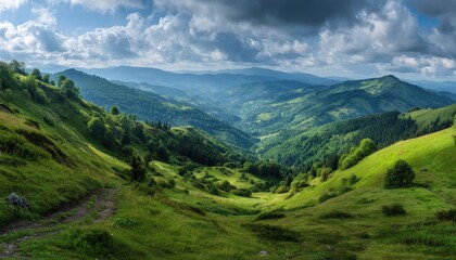 Naklejka premium Lush green rolling hills and mountain landscape under a dramatic cloudy sky
