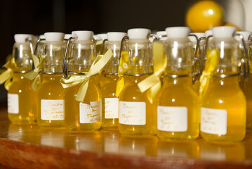 Petite fiole jaune citronnade cadeau de mariage