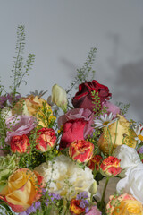 A beautiful arrangement of colorful roses and daisies