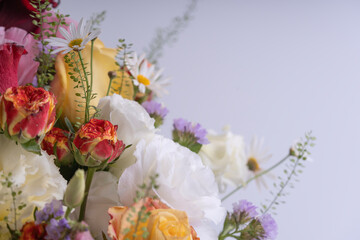 A beautiful arrangement of colorful roses and daisies