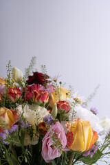 A beautiful arrangement of colorful roses and daisies