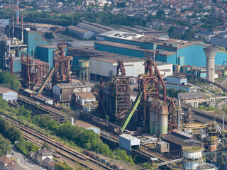 vue aérienne sur les anciens hauts fourneaux d'Hayange, dans la vallée de la Fensch, en Lorraine