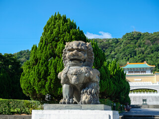 The National Palace Museum is the largest museum in Taiwan and one of the eight scenic spots in Taiwan. It is also a research institution for ancient Chinese art history and Sinology.