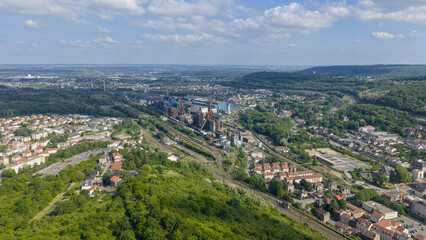 Vue aérienne en drone des anciens hauts fourneaux d'Hayange dans la vallée de la Fensch en Lorraine