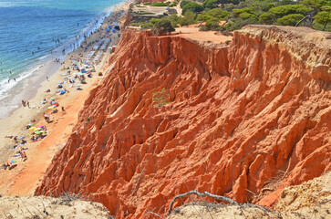Rote Klippen an der Algarve