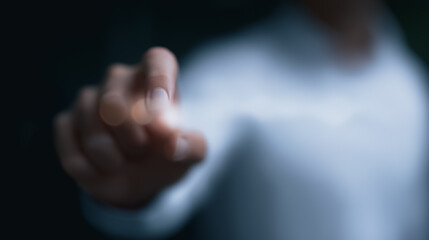 Obraz premium Navigating the Future: Focused hand reaching toward a blurry backdrop. This evocative image, captured from a close-up perspective, presents a hand, the focal point, reaching out.