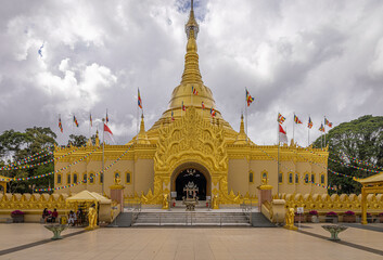 Golden tempel @ Berastagi, Indonesia