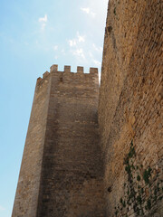 Detalle de los muros y torres a la entrada de Morella,España