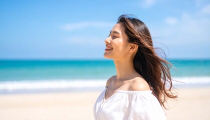 海辺でほほ笑む女性,Smiling Japanese Woman by the Sea