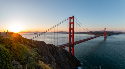 Obraz premium San Francisco, Golden Gate Bridge bei Sonnenaufgang