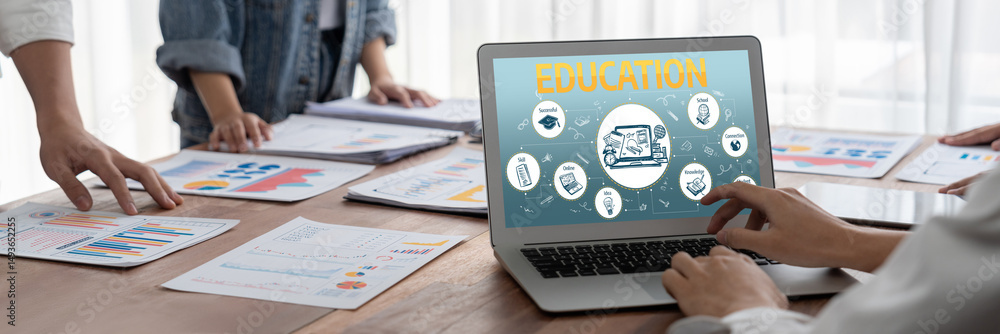 Leinwandbilder e-learning website with sofware for student to study online on the internet network brisk