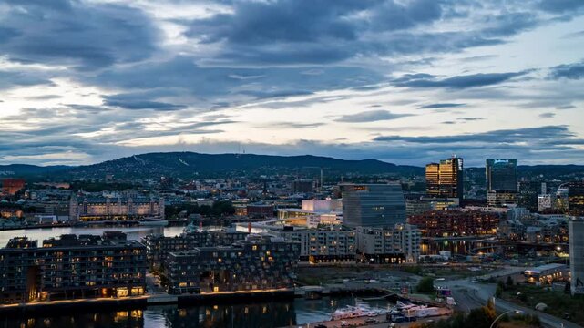 Oslo Aker Brygge Evening Footage - Fast-Moving Crowds and Marina Scenes
