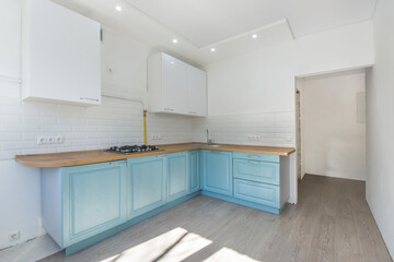 The kitchen is ready for decoration. Installed cabinet furniture with a wooden countertop. Laminated floor. Unfurnished..
