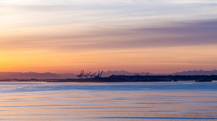 Obraz premium Beautiful Sunrise Over Port of Vancouver With Pacific Ocean West Coast Scenery