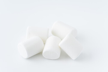 白背景に白いマシュマロ