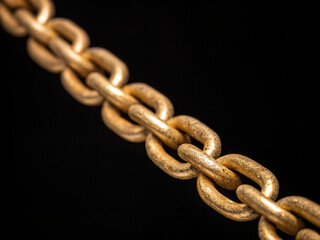 Obraz premium rusty metal chain. chain, metal, link, steel, connection, isolated, strength, iron, links, strong, rusty, security, white, concept, broken, chains, object, power, gold, industry, metallic, industrial,