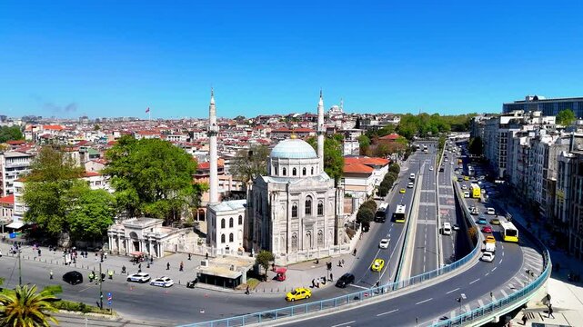 Pertevniyal Valide Sultan Camii Fatih Aksaray 