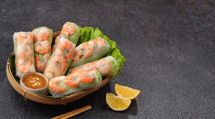 Gỏi cuốn, Vietnamese spring rolls, summer spring rolls, or salad spring rolls, a traditional dish in Vietnamese cuisine consisting of chicken, shrimp, vegetables, bún, and other ingredients wrapped in