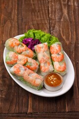 Gỏi cuốn, Vietnamese spring rolls, summer spring rolls, or salad spring rolls, a traditional dish in Vietnamese cuisine consisting of chicken, shrimp, vegetables, bún, and other ingredients wrapped in
