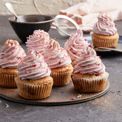 Cupcake mit Brombeeren