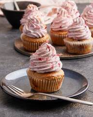 Cupcake mit Brombeeren