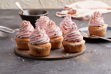 Cupcake mit Brombeeren