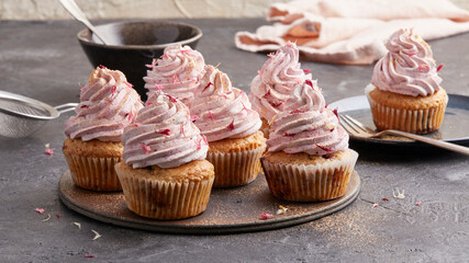 Cupcake mit Brombeeren