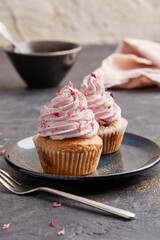 Cupcake mit Brombeeren