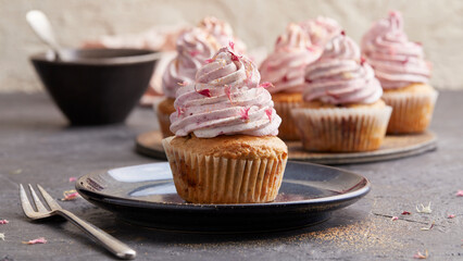 Cupcake mit Brombeeren