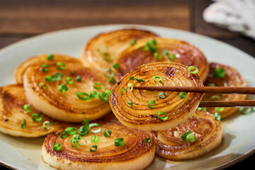 新玉ねぎの輪切り和風ソテー