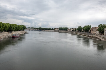 Obraz premium Le Rhône river, Arles, France