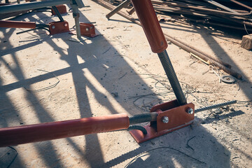 Push and pull jacks bolted to concrete. Equipment for formwork installation and adjustment at construction site © Philipp Berezhnoy