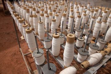le bobinage de fils pour le tissage 