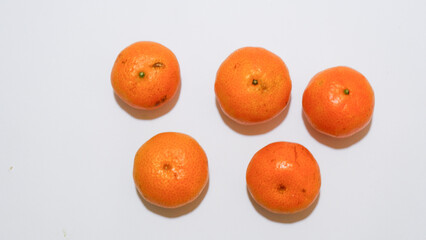 photo of oranges that have been bought at the traditional market