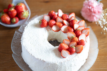 苺のシフォンケーキ