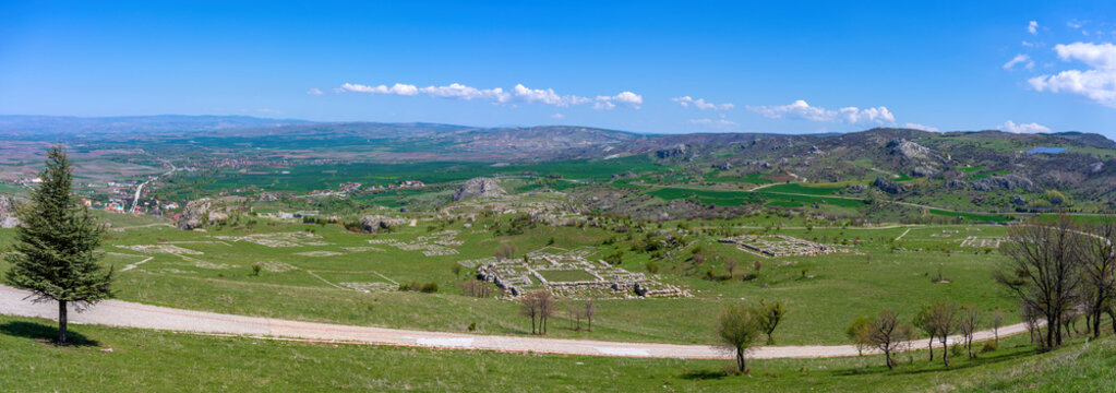 Fototapeta Hattusa ruins, capital of the Hittite Empire from Bronze Age near modern Boğazkale, Turkey, Asia Minor. Hattusa is UNESCO world heritage site