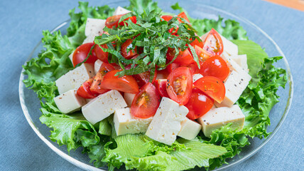 レタスとミニトマトの冷奴風サラダ