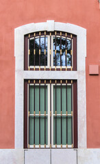 Janelas de Lisboa em prédios antigos e históricos