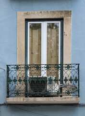 Janelas de Lisboa em prédios antigos e históricos