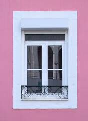 Janelas de Lisboa em prédios antigos e históricos