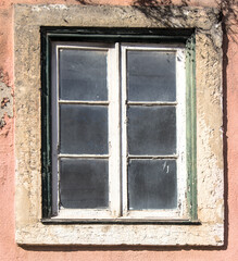 Janelas de Lisboa em prédios antigos e históricos