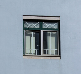 Janelas de Lisboa em prédios antigos e históricos