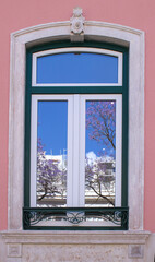 Janelas de Lisboa em prédios antigos e históricos