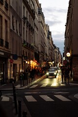 フランスの夕暮れ時の街中